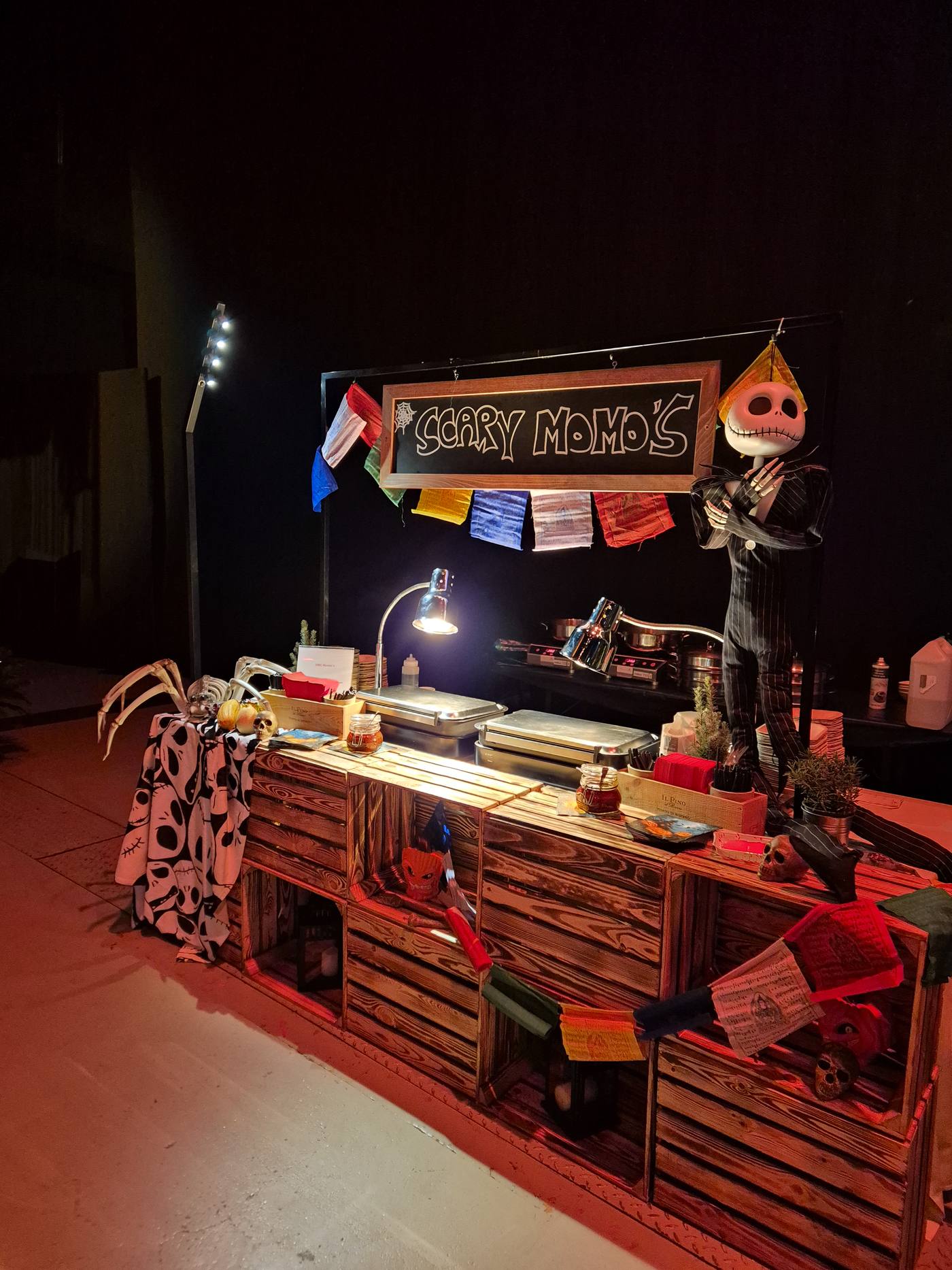 Thematisch gestaltete Bar in der verwandelten Hall 622
